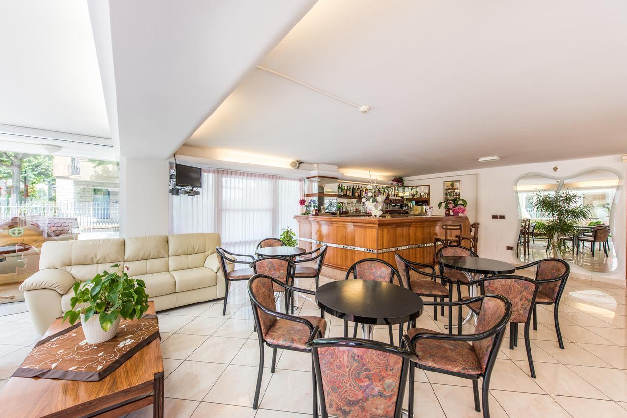 רימיני Hotel Seven מראה חיצוני תמונה