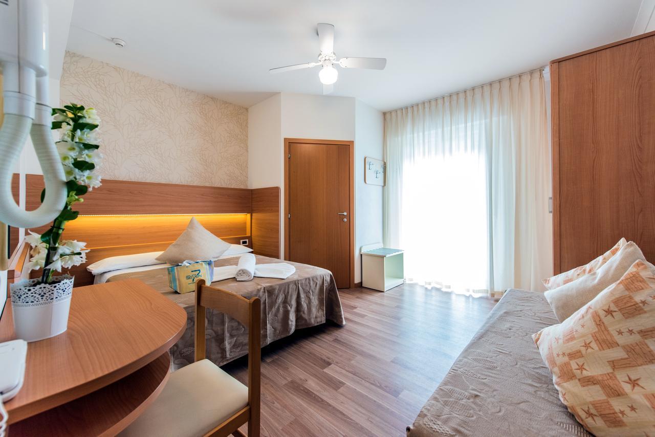 רימיני Hotel Seven מראה חיצוני תמונה