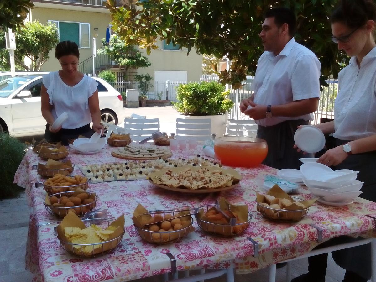רימיני Hotel Seven מראה חיצוני תמונה